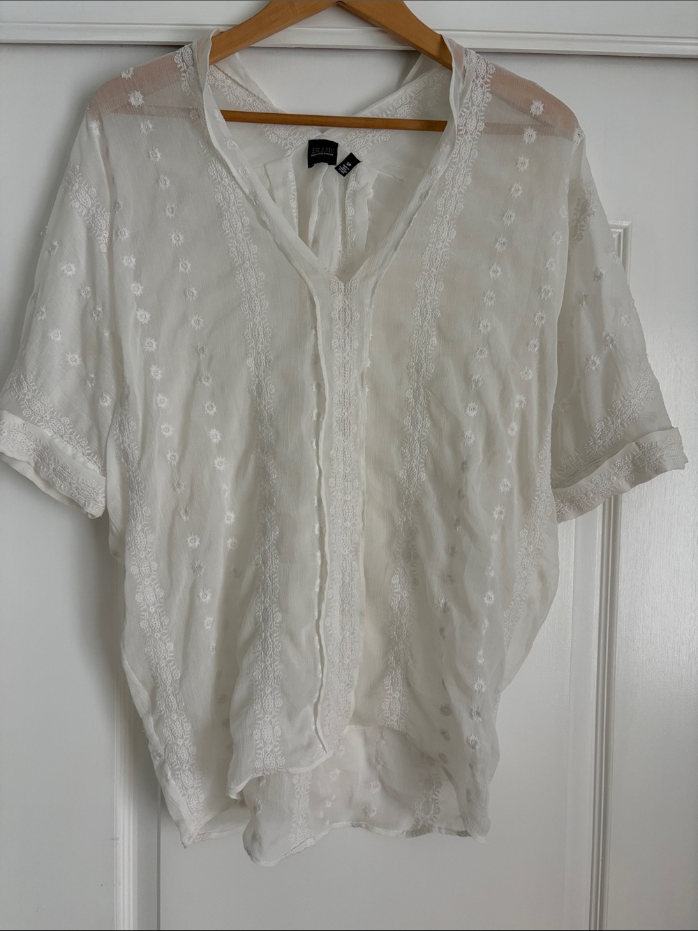 Saks Fifth Avenue BLUE Saks
Fifth Avenue Warm White
Embroidered Boho Size S/P